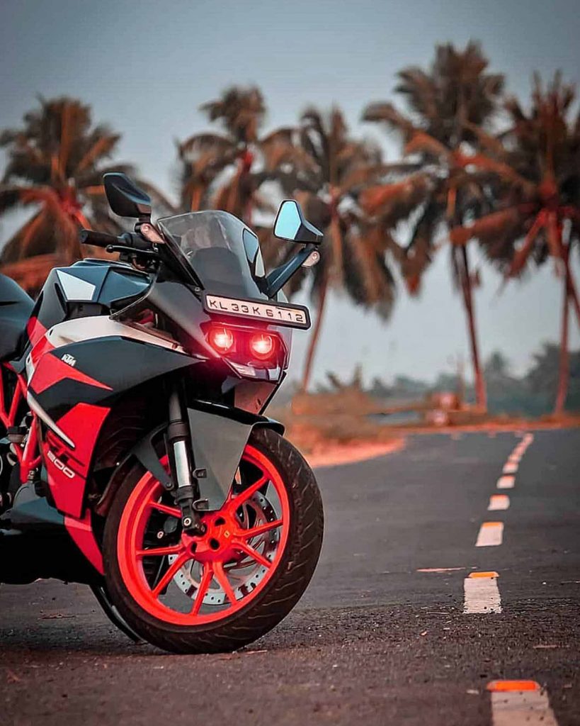 RC 800 CB Bike Background Free Stock Image