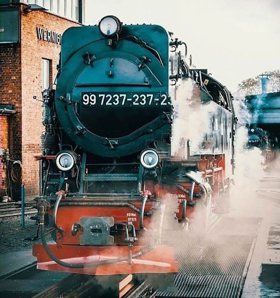 HD Train Blur PicsArt Background Free Stock Image